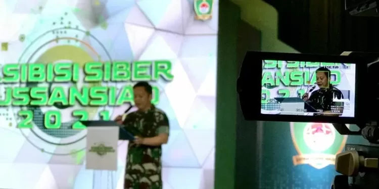 Komandan Pusat Sandi dan Siber TNI AD (Pussansiad) Brigjen TNI Iroth Sonny Edhie memberi sambutan saat membuka Eksibisi Siber Pussansiad 2021 di Jakarta, Rabu (24/11/2021). (MASAPNEWS/ANT)