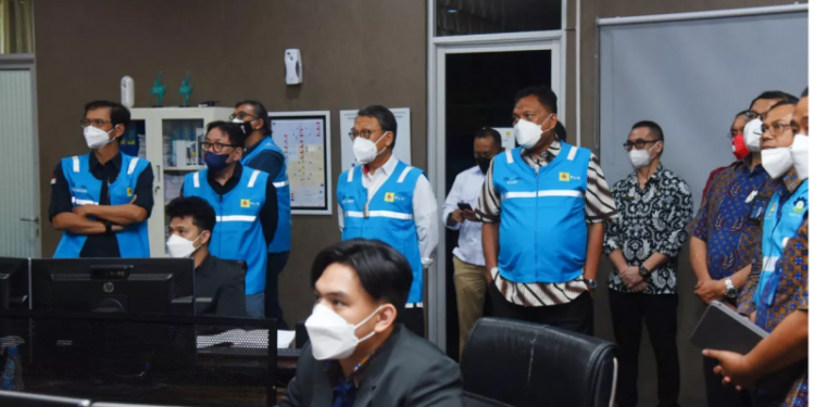 Menteri Energi dan Sumber Daya Mineral (ESDM) Arifin Tasrif mengunjungi PT PLN (Persero) UP2B Sistem Minahasa, Sulut, Kamis (25/11/2021). (MASAPNEWS/ANT/HO-Humas Kementerian ESDM)