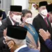 Presiden Jokowi memberikan ucapan selamat kepada para ahli waris pahlawan nasional di Istana Negara Jakarta, Rabu (10/11/2021). (MASAPNEWS/ANT/Tangkapan layar)