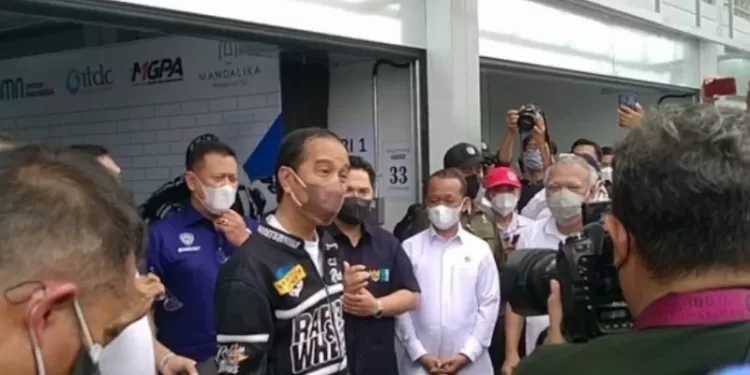 Presiden Joko Widodo (Jokowi) di Sirkuit Mandalika Lombok, NTB, Jumat (12/11). (MASAPNEWS/ANT)