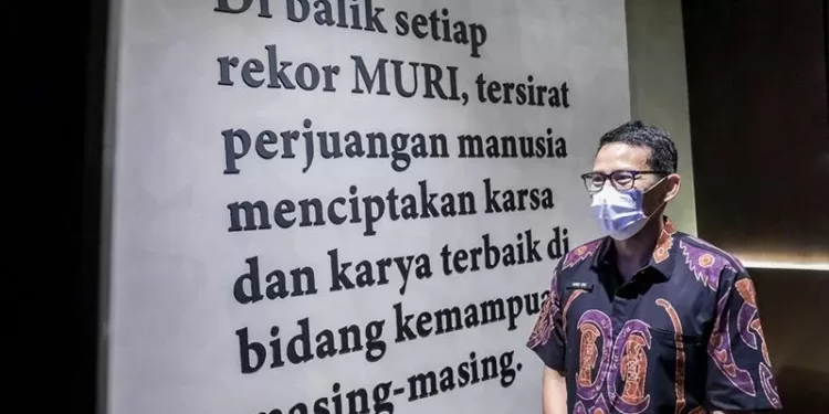 Menteri Pariwisata dan Ekonomi Kreatif/Kepala Badan Pariwisata dan Ekonomi Kreatif Sandiaga Salahuddin Uno meresmikan proyek Revitalisasi Galeri MURI di Jakarta yang bertema “Untuk Indonesia dari Bumi Indonesia”, Sabtu (20/11/2021). (MASAPNEWS/ANT/HO-Kemenparekraf)