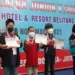 Pecatur junior Murung Raya Rafa Firjatullah (mengenakan baju merah) menerima medali perak pada Kejuaraan Nasional Catur Junior V Tahun 2021 di Provinsi Bangka Belitung, Kamis (25/11/2021). (MASAPNEWS/ANT/Dokumentasi Pribadi)