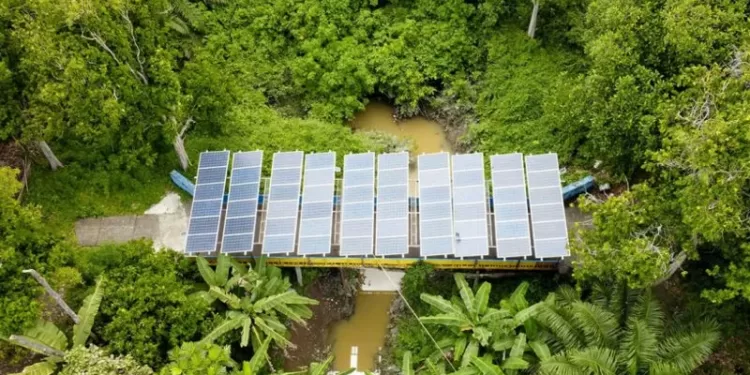 Instalasi panel surya yang terpasang di Desa Tanjung Raja, Muara Enim, Sumatera Selatan. Warga memanfaatkan listrik tenaga surya untuk irigasi lahan pertanian di daerah tersebut. (MASAPNEWS/ANT/HO-Kementerian ESDMll)