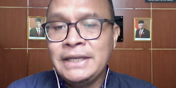 Anggota Ombudsman RI Robert Na Endi Jaweng memberi sambutan kunci dalam diskusi isu aktual yang bertajuk "Update Publik Hasil Pengawasan Pelayanan Bidang Kepegawaian dan Jaminan Sosial" yang disiarkan di kanal YouTube Ombudsman RI, dan dipantau dari Jakarta, Senin (15/11/2021). (MASAPNEWS/ANT/Tangkapan layar)