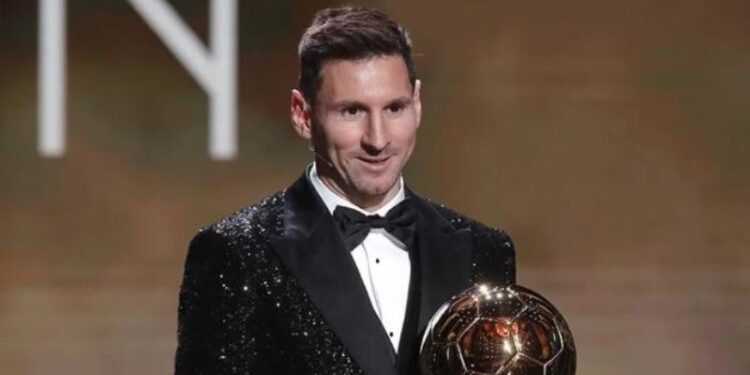 Pemain Paris St Germain Lionel Messi raih Ballon d'Or untuk ketujuh kalinya, Theatre du Chatelet, Paris, Prancis, (29/11/2021). (ANT/REUTERS/Benoit Tessier/aa.)