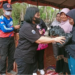 Ketua DPRD Kotawaringin Timur Rinie menyerahkan bantuan kepada korban banjir di Kecamatan Cempaga Hulu, Minggu (22/11/2021). ANT/IST