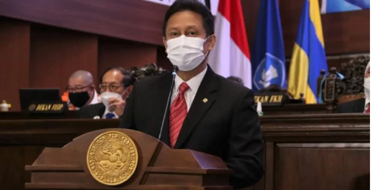 Menteri Kesehatan Budi Gunadi Sadikin saat menyampaikan orasi dalam Sidang Terbuka Dies Natalis Universitas Airlangga ke-67 di Kota Surabaya, Jawa Timur, Selasa (9/11/2021). (ANT/IST)