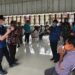 Bupati Gumas Jaya S Monong memantau vaksinasi massal COVID-19 di Kecamatan Manuhing Raya, Jumat, (5/11/2021). (IST)