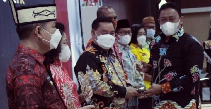 Sejumlah Kepala Daerah Raih Penghargaan Keterbukaan Informasi Publik