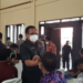 Ketua DPRD Kabupaten Gumas, Akerman Sahidar menyapa para calon kades usai calon kades melakukan deklarasi damai, di Kuala Kurun, Selasa (9/11/2021). (MASAPNEWS/GCM)