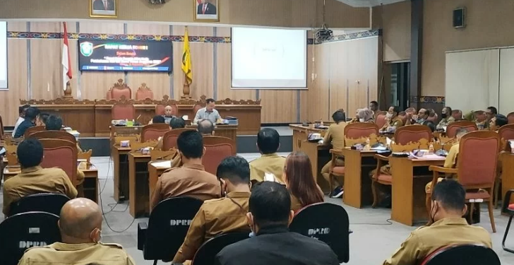 Rapat Komisi I DPRD Kotawaringin Timur membahas alokasi anggaran untuk kecamatan pada APBD 2022, Selasa (16/11/2021). ANT