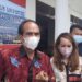 Kiri ke kanan) Ketua Komisi I DPRD Gumas H Gumer, Ketua Komisi II Nomi Aprilia, dan anggota Komisi I Pebrianto memberi keterangan kepada awak media di Kuala Kurun, Senin (15/11/2021). (MASAPNEWS/GCM)