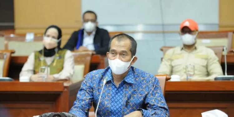 Wakil Ketua Komisi I DPR RI Abdul Kharis Almasyhari memberikan keterangan pers di Ruang Rapat Komisi I DPR RI, Kompleks Parlemen, Jakarta. (MASAPNEWS/ANT/DPR RI)