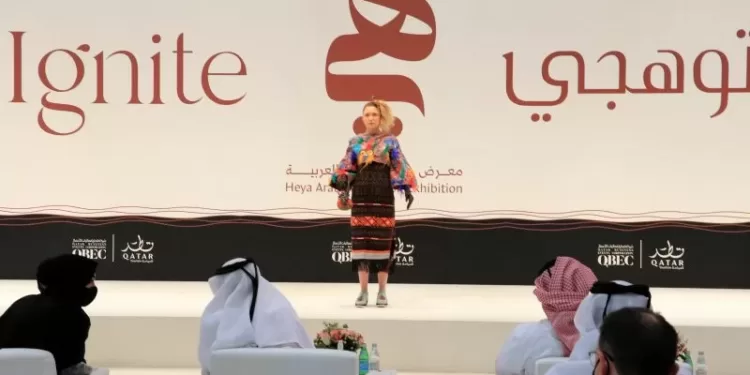 Salah satu koleksi busana rancangan Mel Ahyar ditampilkan dalam pameran "18th Heya Arabian Fashion Exhibition" yang berlangsung di Doha Exhibition and Convention Center (DECC), Qatar, pada 12-17 Desember 2021. (MASAPNEWS/ANT/HO-KBRI Doha)