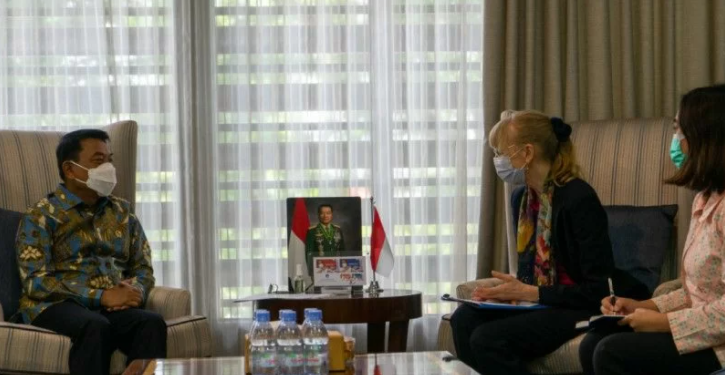 Kepala Staf Kepresidenan Moeldoko bertemu dengan Duta Besar Jerman untuk Indonesia, Ina Lepel, di Gedung Bina Graha Jakarta, Senin (13/12). (ANT/IST)