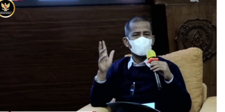 Tangkapan layar hakim konstitusi Mahkamah Konstitusi, Saldi Isra, menjadi pemberi materi dalam kuliah umum bertajuk “Peran dan Tantangan Mahkamah Konstitusi dalam Mewujudkan Hukum dan Politik Demokratis” yang disiarkan secara langsung di kanal YouTube Mahkamah Konstitusi RI, dan dipantau dari Jakarta, Jumat (3/12/2021). ANT/IST