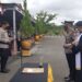 Kapolres Gumas AKBP Irwansah, SIK saat memimpin sumpah jabatan kepada Kapolsek Sepang yang baru Ipda Neno Efendo, SH di halaman Mapolres setempat, Jumat (10/12/2021).