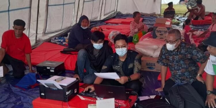Tim Dukcapil peduli bencana APG Gunung Semeru menerbitkan dokumen pengganti untuk warga yang menjadi korban bencana. (MASAPNEWS/ANT/HO-Kemendagri)