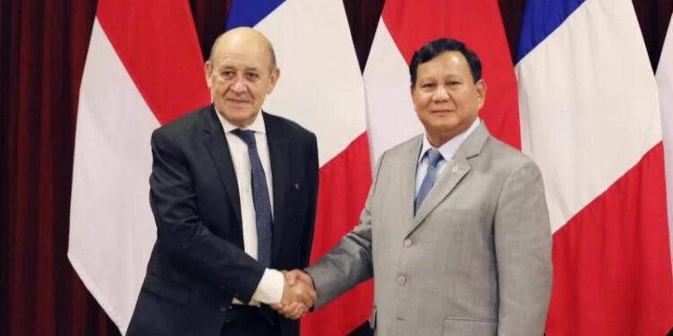 Menteri Pertahanan Republik Indonesia Prabowo Subianto menerima Menteri Luar Negeri Prancis Jean-Yves Le Drian di Gedung Kementerian Pertahanan, Jakarta, Selasa (23/11/2021). (MASAPNEWS/ANT/HO-Humas Setjen Kemhan)