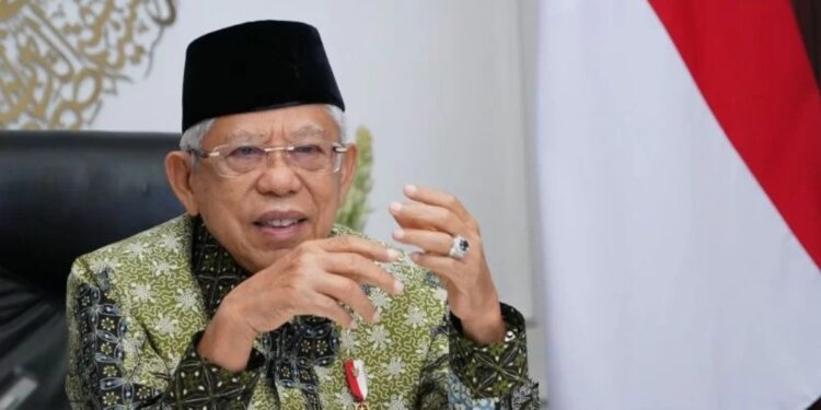 Wakil Presiden RI Ma'ruf Amin mengikuti acara peringatan Hari Migran Internasional 2021 melalui konferensi video dari kediaman resmi wapres, Jakarta, Sabtu (18/12/2021). (MASAPNEWS/ANT/HO-Setwapres)