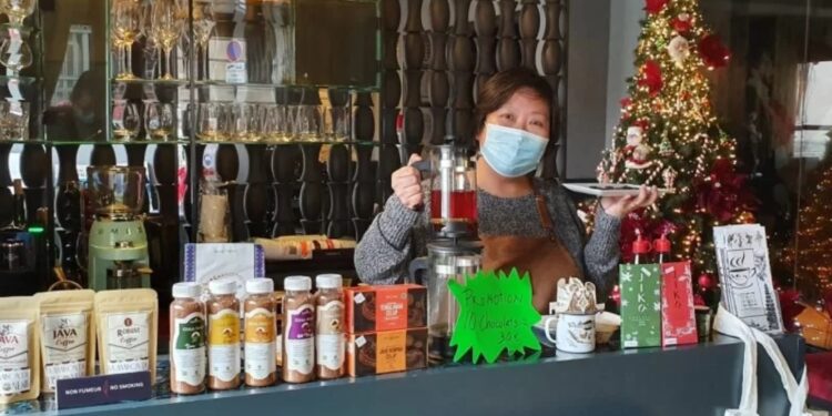 Rumah Indonesia Paris atau La Maison De L'Indonesie (LMDI) bekerja sama dengan Hotel Les Dames du Pantheon menggelar pameran mini produk-produk Indonesia di jantung kota Paris, Pantheon. (MASAPNEWS/ANT/ Dokumentasi Rumah Indonesia Paris)