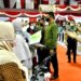 Presiden Joko Widodo membagi-bagikan sepeda kepada masyarakat yang berhasil menjawab pertanyaan dengan benar di Gedung Tenis Tertutup Telaga Keramat, Kota Tarakan, Provinsi Kalimantan Utara pada Selasa (21/12/2021). (MASAPNEWS/ANT/Laily Rachev - Biro Pers Sekretariat Presiden)
