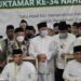 K.H Said Aqil Siradj (kir putih) dan Gus Yahya (putih kanan) duduk bersama usai penghitungan suara Ketua Umum (Ketum) PBNU di Gedung Serba Guna (GSG) Unila. Jumat, (24/12/2021). (MASAPNEWS/ANT)