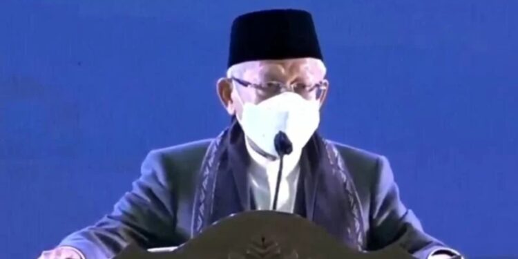 Wakil Presiden RI KH. Ma'ruf Amin saat memberikan pidato dalam acara penutupan Muktamar ke-34 Nahdlatul Ulama (NU) di Bandarlampung. Jum'at, (24/12/2021). (MASAPNEWS/ANT/HO-PBNU)