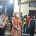 Bupati Purwakarta, Anne Ratna Mustika (tiga kiri) saat meninjau kebaktian dan misa Natal di gereja-gereja di kabupaten itu, Jumat malam (24/12). (MASAPNEWS/ANT/HO-Pemerintah Kabupaten Purwakarta)