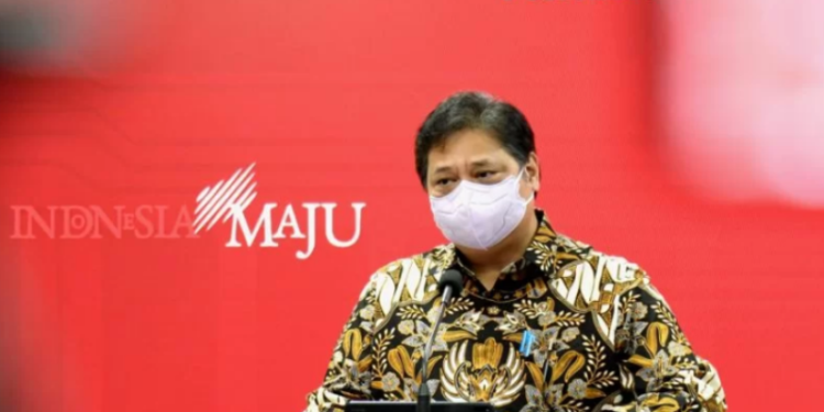 Menko Bidang Perekonomian Airlangga Hartarto di Kantor Presiden, Jakarta, Senin (6/12), usai rapat terbatas yang dipimpin oleh Presiden Jokowi mengenai evaluasi PPKM. (ANT/IST)