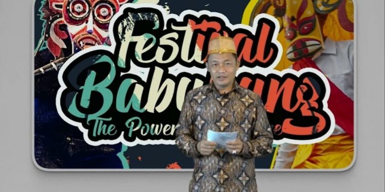 Wabup Lamandau Riko Porwanto saat menutup Festival Babukung 2021 secara virtual di Nanga Bulik, Minggu (12/12/2021) kemarin.