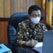 Wabup Lamandau Riko Porwanto saat mengikuti arahan Presiden RI Joko Widodo secara virtual di ruang kerjanya, kemarin.