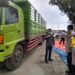 Bupati Gumas Jaya S Monong bersma Kapolres AKBP Irwansah dan lainnya menegur angkutan PBS yang masih bandel, di Desa Pematang Limau Kecamatan Sepang, Minggu (16/1/2022). (Diskominfosantik Gumas)