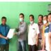 Anggota Fraksi Demokrat DPRD Kotawaringin Timur Parningotan Lumban Gaol (kemeja biru) menerima kelompok tani yang mengadukan perusahaan yang enggan memperbaiki kerusakan jalan di Desa Bukit Batu Kecamatan Cempaga Hulu, Selasa (4/1/2022). (ANT)