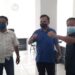 (Kiri ke kanan) Anggota DPRD Gumas Untung Jaya Bangas, Evandi, dan Polie L Mihing berfoto bersama usai memberi keterangan kepada awak media, di Kuala Kurun, Senin (24/1/2022). (MASAPNEWS/GCM)