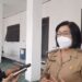 Wakil Bupati Gumas Efrensia L.P Umbing memberi keterangan kepada awak media di Kuala Kurun, Senin (24/1/2022). (MASAPNEWS/GCM)