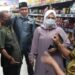 Ketua Komisi II Darmawati bersama Sekretaris Komisi II Juliansyah dan anggota Komisi II Abadi memantau harga minyak goreng di salah satu ritel di Sampit, Senin (24/1/2022). Harga sudah dijual normal Rp14.000 per liter namun stok kosong. (ANT)