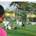 Tim DPRD dan Forkopimda Kotim bergelut berebut bola saat pertandingan persahabatan meramaikan laga final event mini soccer Bupati Cup I, Sabtu (22/1/2022). (ANT)