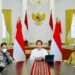 Presiden Jokowi menyampaikan keterangan didampingi Menteri Lingkungan Hidup dan Kehutanan Siti Nurbaya Bakar, Menteri Energi dan Sumber Daya Mineral Arifin Tasrif, Menteri Agraria dan Tata Ruang/Kepala Badan Pertanahan Nasional Sofyan Djalil, dan Menteri Investasi/Kepala Badan Koordinasi Penanaman Modal Bahlil Lahadalia (dari kiri ke kanan), di Istana Kepresidenan Bogor, Kamis (6/1/2022). (MASAPNEWS/ANT/Biro Pers Sekretariat Presiden)