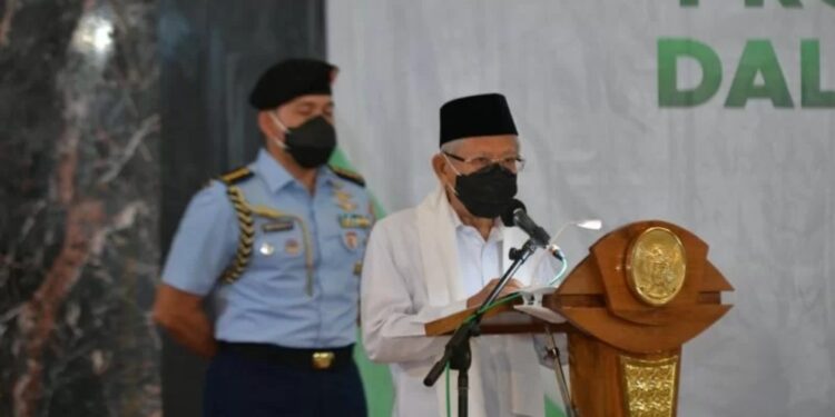 Wakil Presiden Ma'ruf Amin menyampaikan orasi ilmiah di Sekolah Tinggi Agama Islam Syaichona Moh. Cholil Bangkalan, Jawa Timur, Kamis (13/1/2022). (MASAPNEWS/ANT/HO-Setwapres)