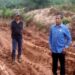 Anggota Fraksi Demokrat DPRD Kotawaringin Timur Parningotan Lumban Gaol jalan di Desa Bukit Batu Kecamatan Cempaga Hulu yang rusak parah, Rabu (12/1/2022). (MASAPNEWS/ANT/HO-DPRD Kotim)