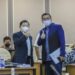 Menteri Perencanaan Pembangunan Nasional (PPN)/Badan Perencanaan Pembangunan Nasional (Bappenas) Suharso Monoarfa (kiri) bersama Anggota DPR fraksi Demokrat Hinca Panjaitan (kanan) bersiap mengikuti rapat panitia kerja dengan Panitia Khusus (Pansus) Rancangan Undang-Undang Ibu Kota Negara (RUU IKN) di Kompleks Parlemen, Jakarta, Kamis (13/1/2022). (ANT/MN-2)