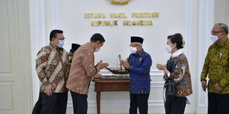Wakil Presiden Ma'ruf Amin menerima anggota Dewan Pertimbangan Presiden di Istana Wapres Jakarta, Selasa (18/1/2022). (MASAPNEWS/ANT/HO-Setwapres)