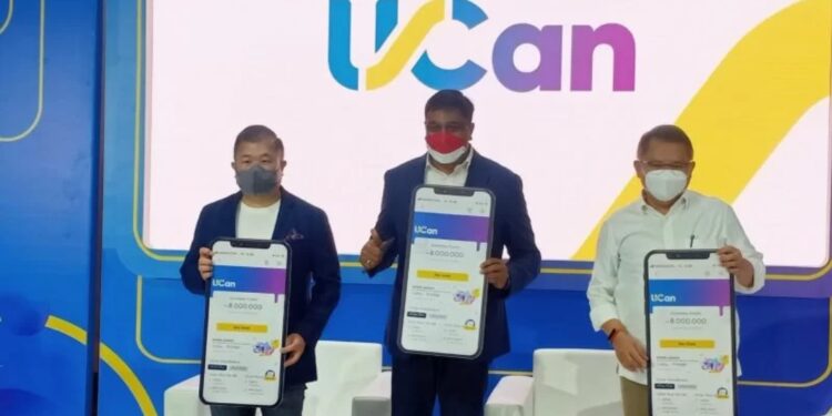 Komisaris Independen Indosat Ooredoo Hutchison Rudiantara (kanan), President Director and CEO Indosat Ooredoo Hutchison Vikram Sinha (tengah), dan Acting President Director PT Bank QNB Indonesia Tbk Geoffry Nugraha saat peluncuran kerja sama Indosat Ooredoo Hutchison dan PT Bank QNB Indonesia Tbk. di Jakarta, Rabu (19/1/2022). (MASAPNEWS/ANT)