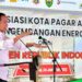 Presiden Jokowi berbicara saat meninjau upaya pemerintah setempat menjadikan Kota Pagar Alam sebagai kota energi hijau di Lapangan Merdeka, Kota Pagar Alam, Sumatera Selatan, Senin (24/1/2022). (MASAPNEWS/ANT/HO-Biro Pers Sekretariat Presiden)
