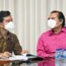 Wali Kota Solo Gibran Rakabuming Raka (kiri) saat bertemu dengan Ketua Umum NPC Indonesia Senny Marbun di kantor NPC Indonesia di Solo, Jawa Tengah, Selasa (25/1/2022). (MASAPNEWS/ANT/HO-NPC Indonesia)