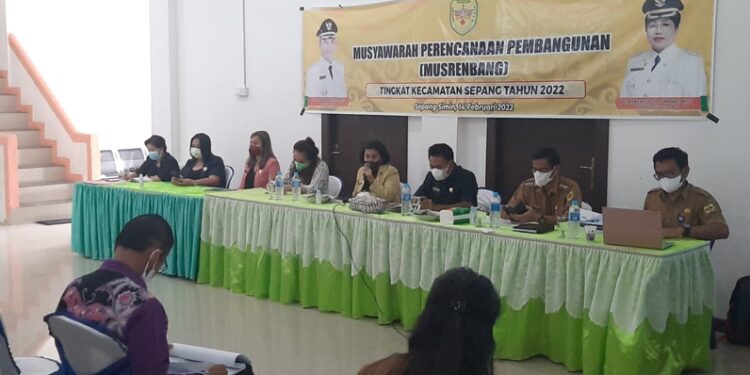 Suasana pembukaan Musrenbang Kecamatan Sepang, di Kelurahan Sepang Simin, Senin (14/2/2022). (MASAPNEWS/GCM)