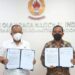 Ketua Umum KONI Pusat Letjen TNI Purn. Marciano Norman (kiri) bersama Direktur Akornas Mayjen TNI Purn. Tono Suratman menandatangani nota kesepahaman (MoU) untuk meningkatkan kualitas pembinaan olahraga Indonesia di Kantor KONI Pusat, Senayan, Jakarta, Kamis (3/2/2022). (MASAPNEWS/ANT/HO-KONI Pusat)