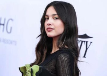 Penyanyi Olivia Rodrigo tiba di Variety 2021 Music Hitmakers Brunch pada 4 Desember 2021 di Los Angeles, California, Amerika Serikat. (MASAPNEWS/ANT/Image Press Agency via Reuters C)