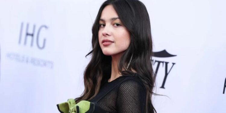 Penyanyi Olivia Rodrigo tiba di Variety 2021 Music Hitmakers Brunch pada 4 Desember 2021 di Los Angeles, California, Amerika Serikat. (MASAPNEWS/ANT/Image Press Agency via Reuters C)
